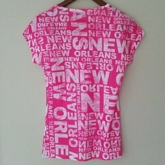Sweet Gisele Pink New Orleans V-Neck Short Sleeve Graphic T-Shirt Size Medium - Picture 7 of 7